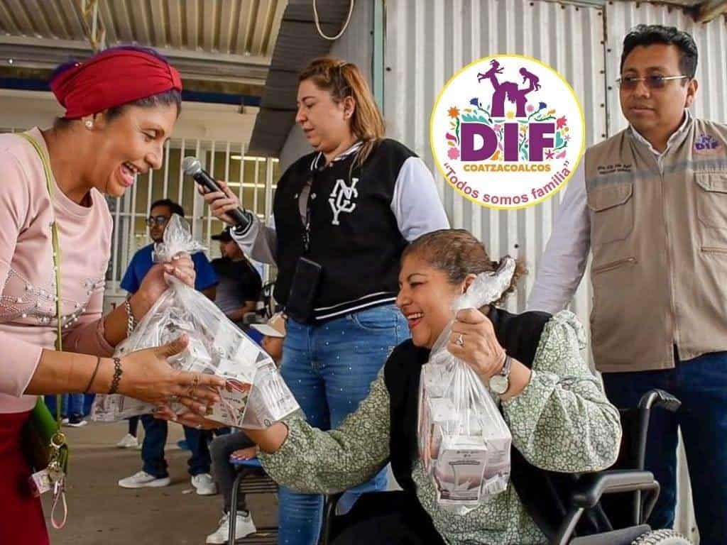 DIF Coatzacoalcos hizo entrega de 500 paquetes de desayunos a niños de Ciudad Olmeca