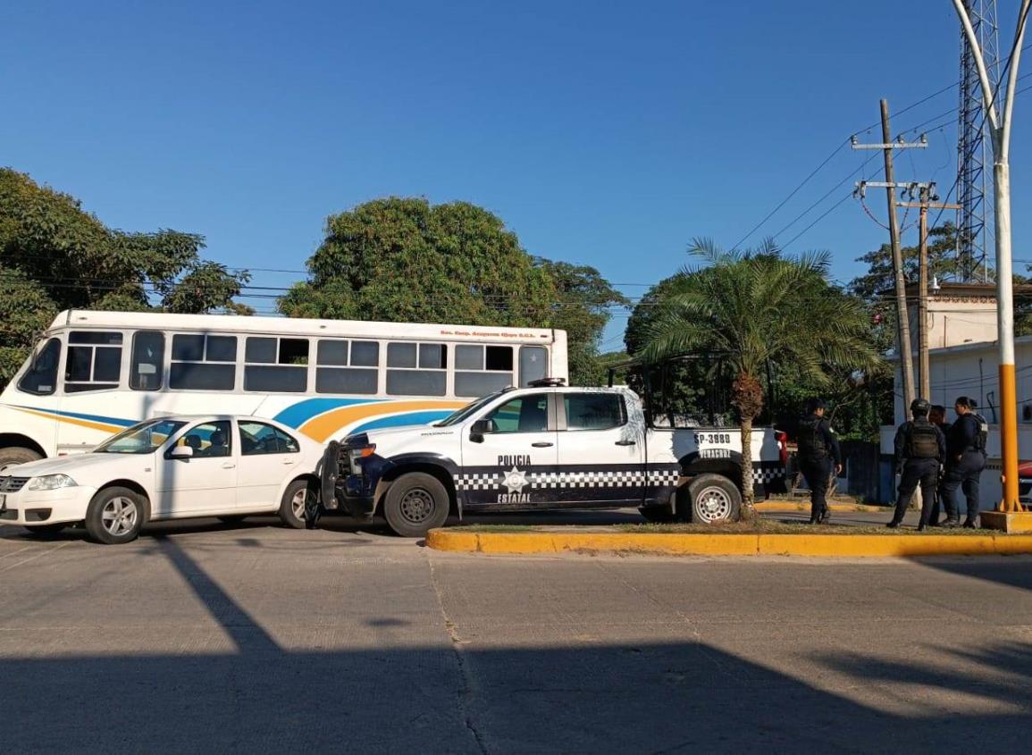 Patrulla de la SSP provoca choque en barrio de Acayucan