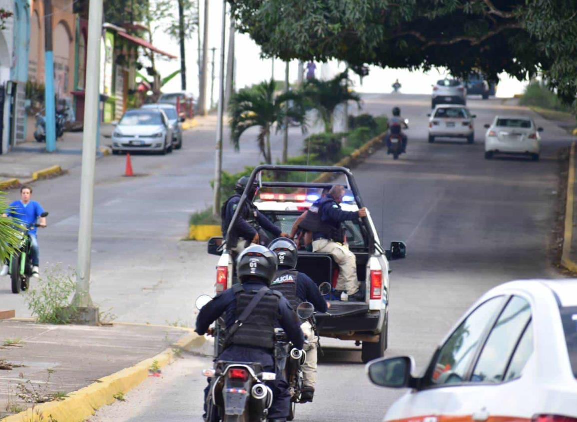 Ridiculizan a policías en Acayucan; a balazos detienen a hijo de fotoperiodista por inquieto