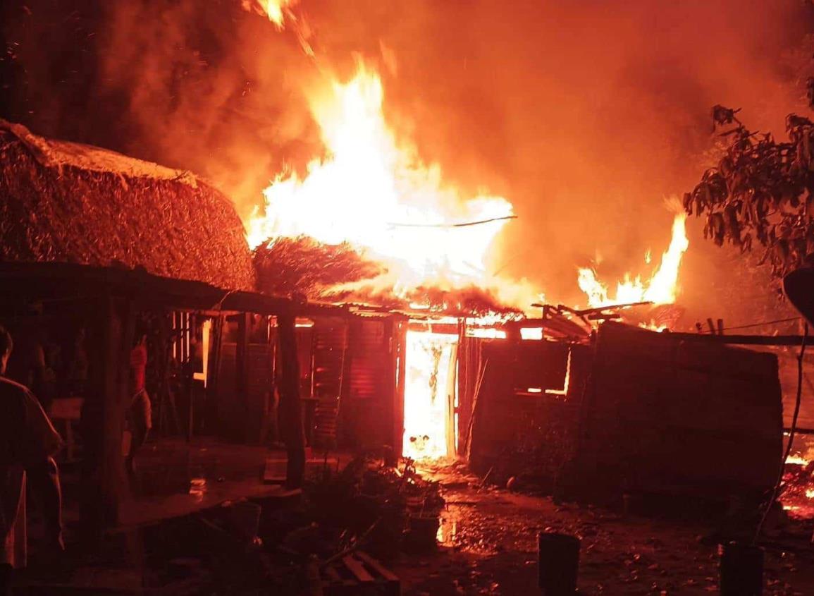 Incendio consume 3 viviendas en zona serrana del sur de Veracruz