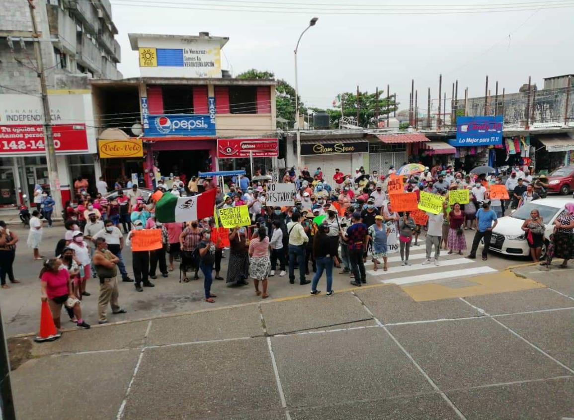 No han retirado denuncias contra locatarios del Mercado Solidaridad de Minatitlán