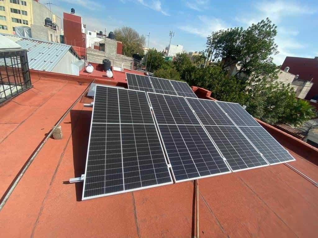 CFE: esto evita el crecimiento de los paneles solares en México