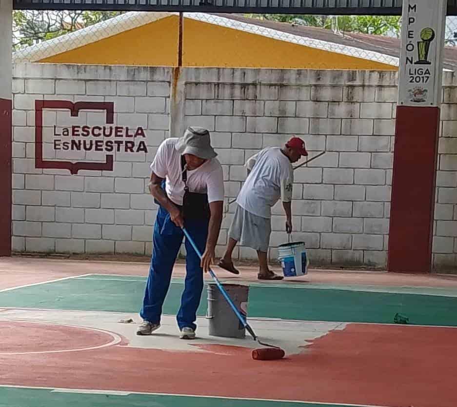 Pintan instalaciones deportivas de La Noria