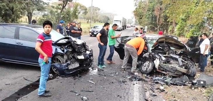 Fuerte choque deja cuatro lesionados en la carretera Soledad de Doblado-Sochiapa