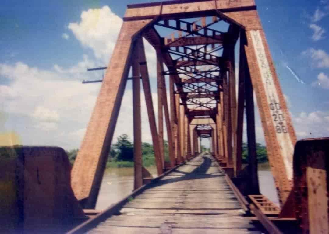 Pobladores buscan rehabilitar puente Rojo en Hueyapan 