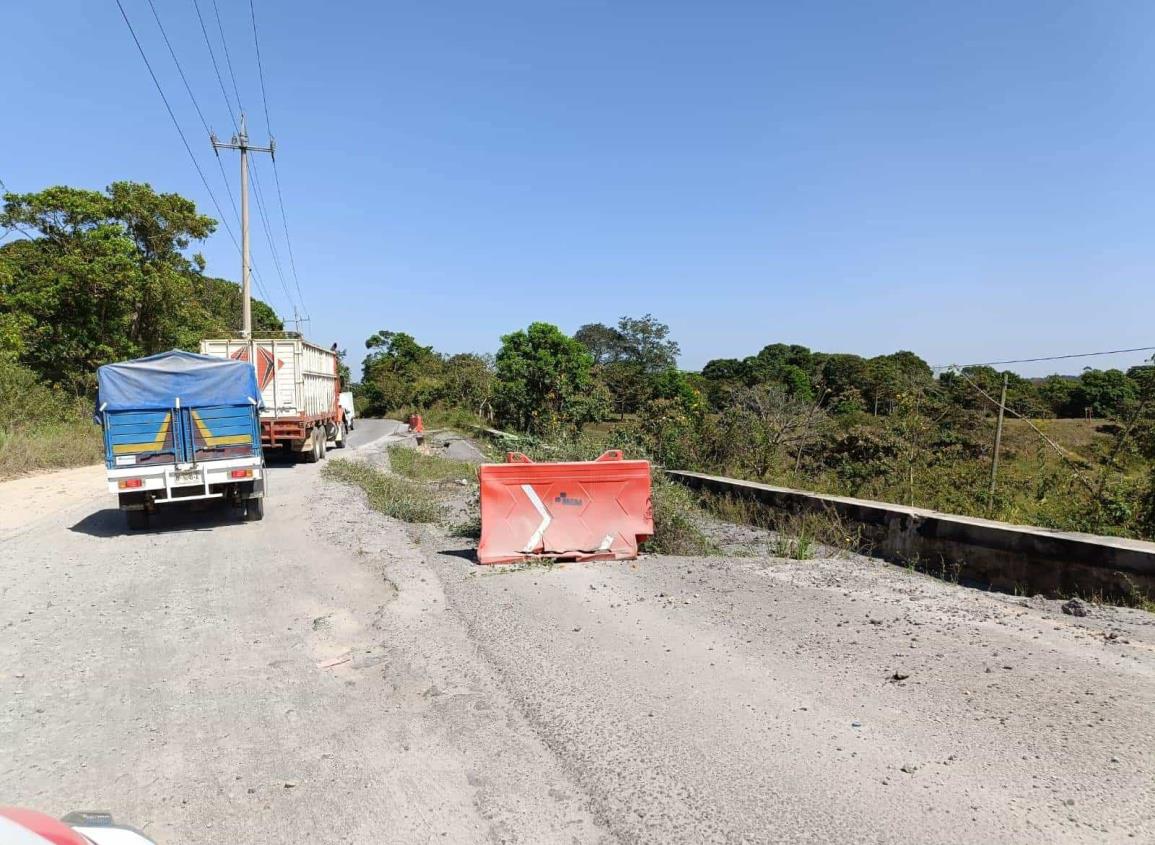Deslave en carretera Nanchital-Las Choapas, más de un año sin atención