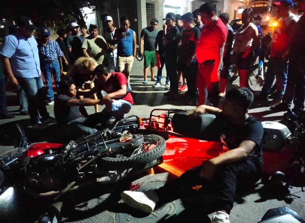 Motociclistas en Sayula terminan lesionados tras chocar em el Centro