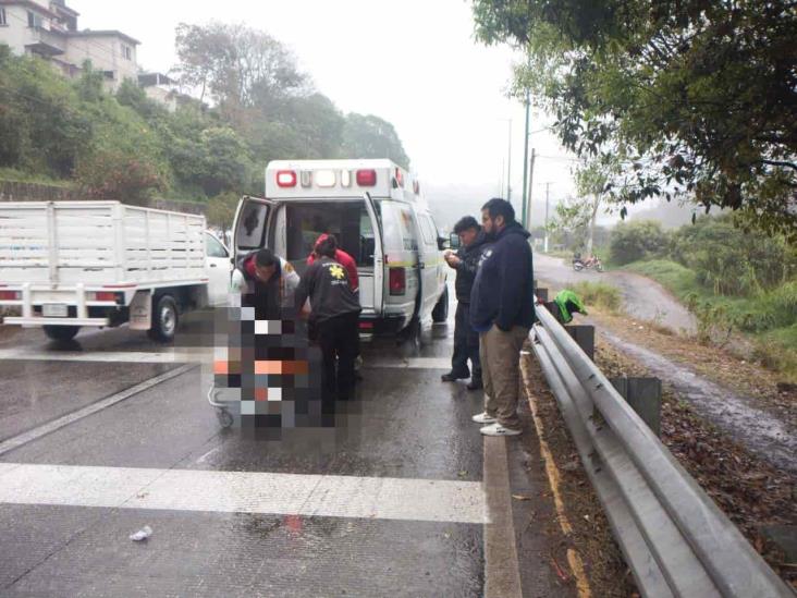 Joven motociclista sufre accidente en calles de Xalapa