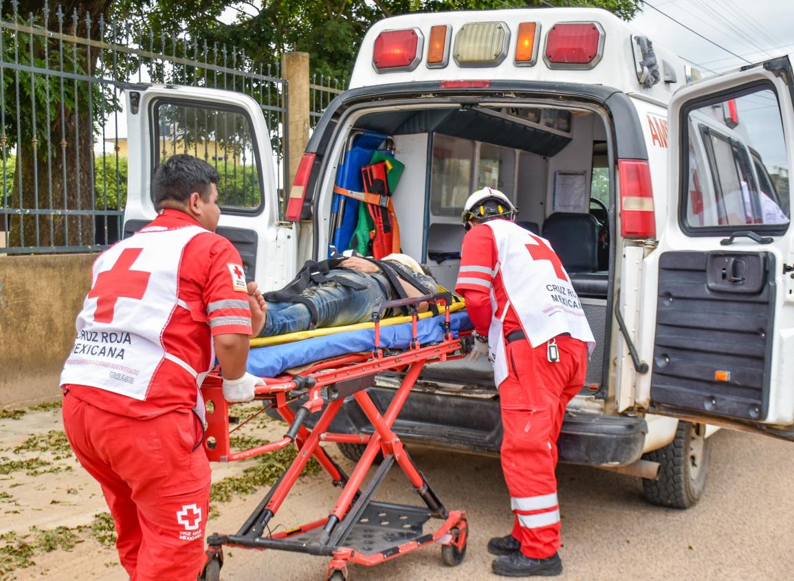 Enésimo accidente de moto en Acayucan; joven de 17 años herido