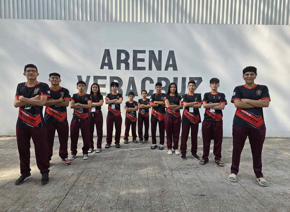 Jovenes de Coatzacoalcos clasifican a fase regional de Juegos CONADE 2024 en Taekwondo