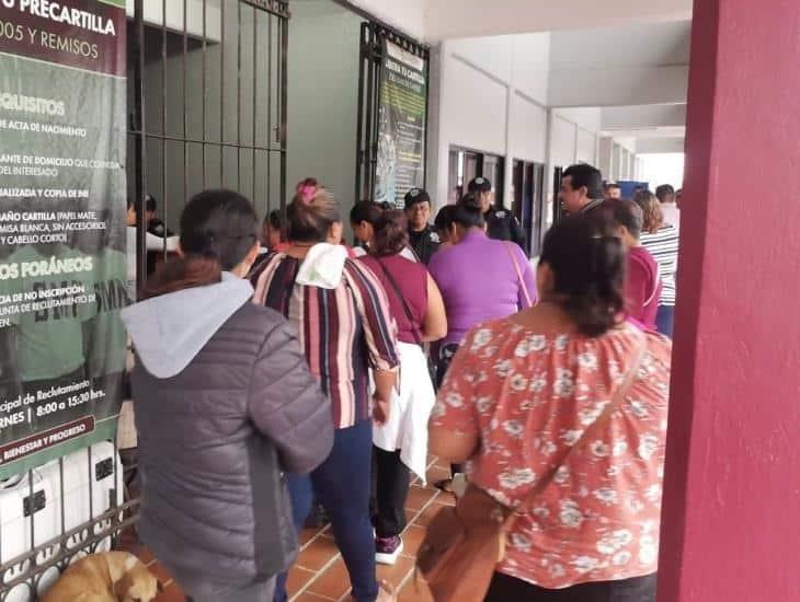 Se manifiestan en el Palacio Municipal de Ixhuatlán del Sureste: amenazan con bloqueo carretero | VIDEO