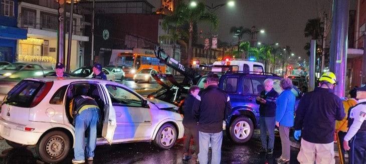 Accidente vehicular deja dos lesionados, entre ellos un menor; en Orizaba