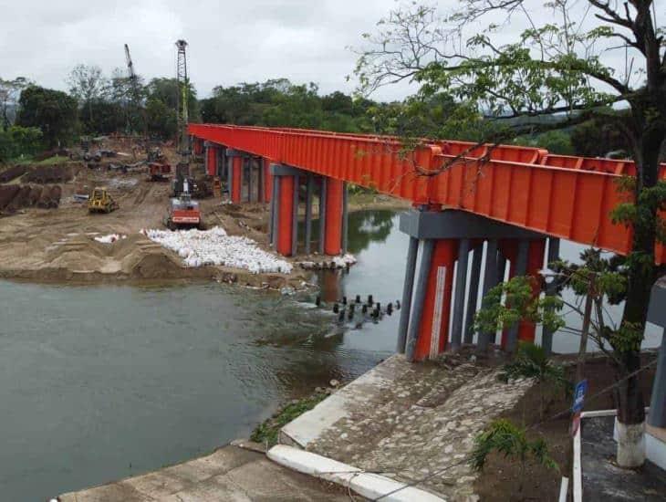 Avanza construcción de puente vehícular de Jesús Carranza