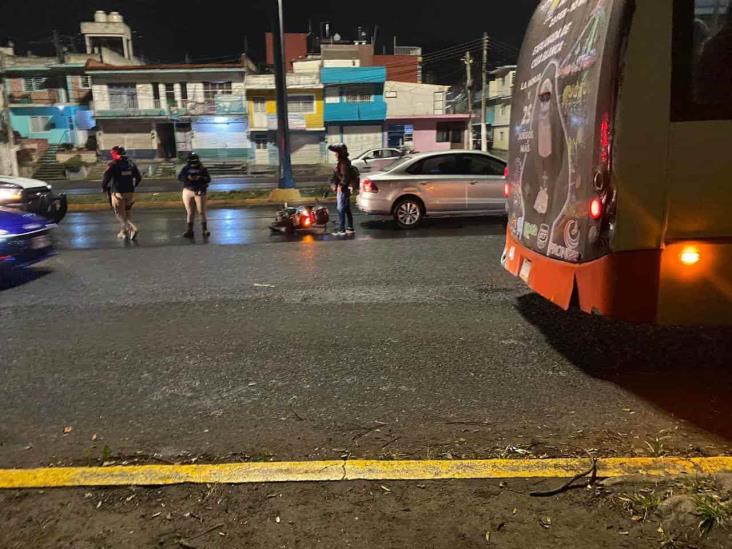 Motociclista choca contra auto en bulevar Xalapa-Banderilla