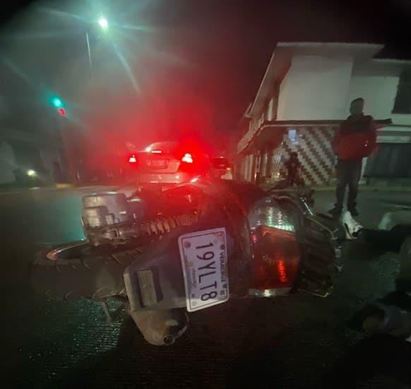 Choque entre motociclistas deja dos lesionados en Río Blanco