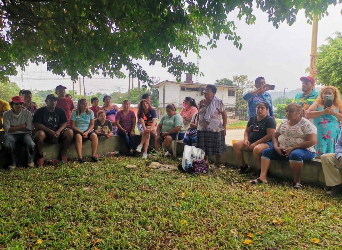 Con bloqueo a vía utilizada por Bachoco pobladores exigen liberación de detenidos