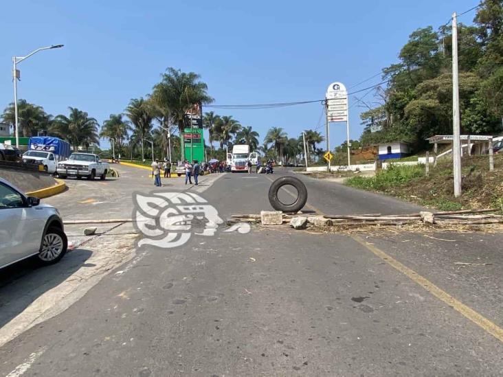 Tras acuerdos, pobladores retiran bloqueo en carretera Fortín-Xalapa