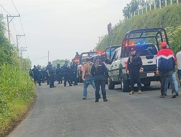 Llegan granaderos a bloqueo sobre la carretera Huatusco-Xalapa (+Video)