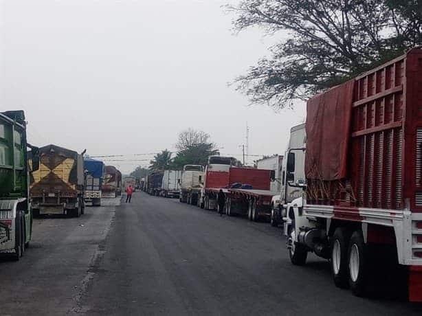 Intenso tráfico en autopista de Veracruz tras bloqueo en favor de campesinos detenidos ¿qué pasó?