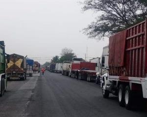 Intenso tráfico en autopista de Veracruz tras bloqueo en favor de campesinos detenidos ¿qué pasó?