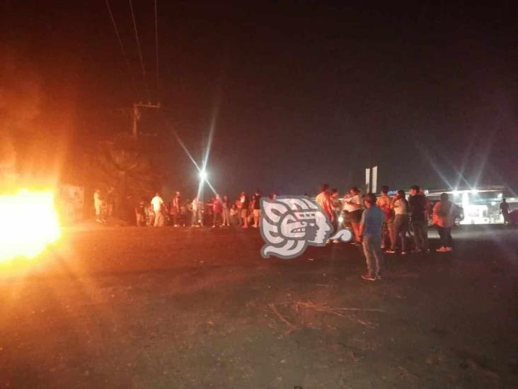 Amagan con más bloqueos de carreteras de Veracruz; exigen liberar a Jorge Andrés