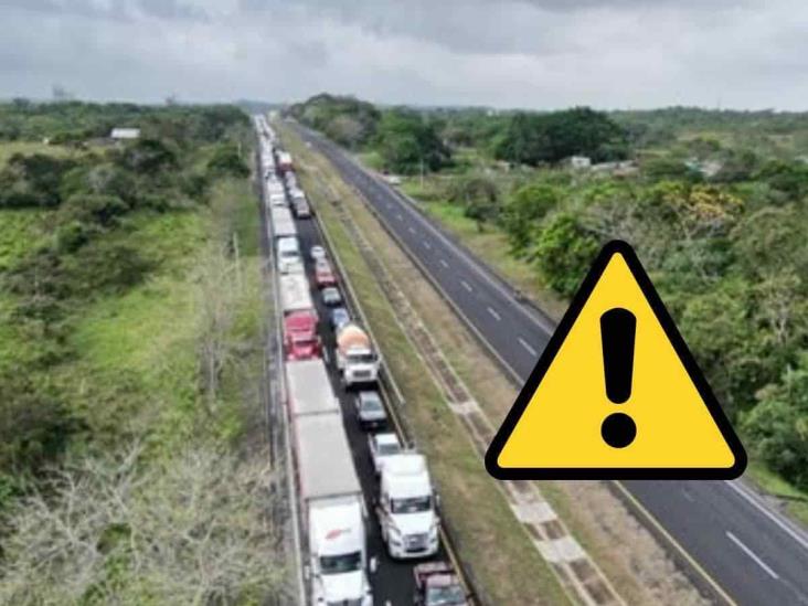 Caos en carreteras del sur de Veracruz por puestos de revisión y cierres parciales