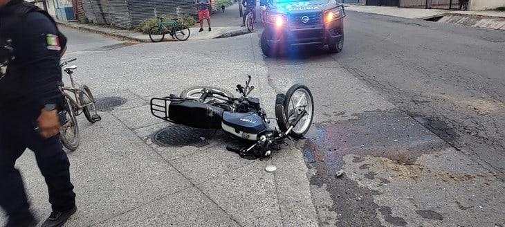 Joven motociclista resulta atropellado en Rafael Delgado