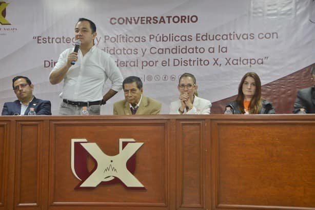En conversatorio de la UX, primer encuentro entre aspirantes a diputados federales por Xalapa