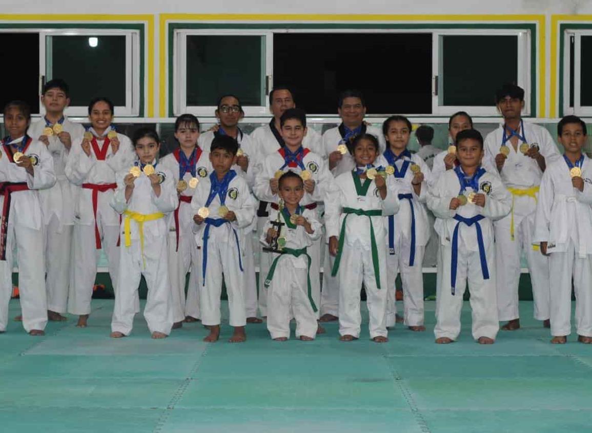 Alumnos de la AMMDK Minatitlán con notable participación