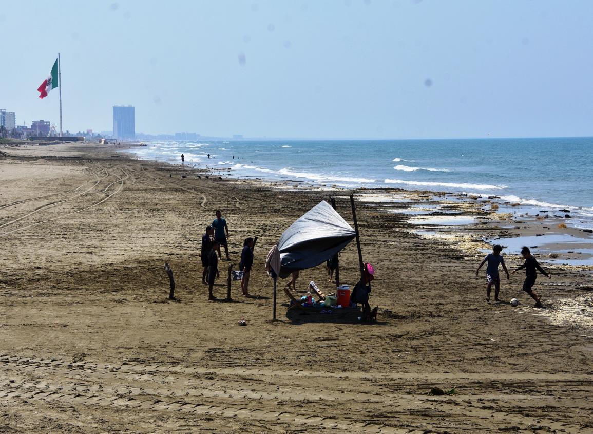 Limpia Pública pide cooperación para mantener playas de Coatzacoalcos libres de basura