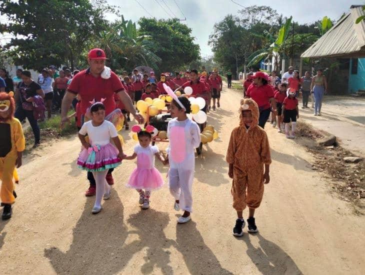 Así fue el desfile de la primavera en escuelas de área rural de Minatitlán