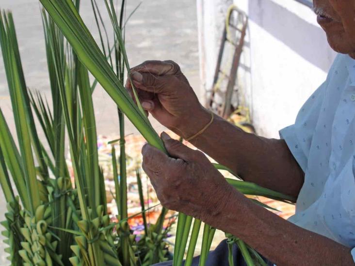 Semana Santa: Vendedores de palmas en Misantla esperan un repunte en ventas
