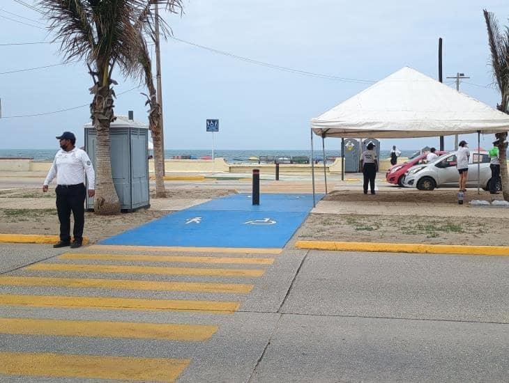 Instalan módulos de seguridad en playa de Coatzacoalcos