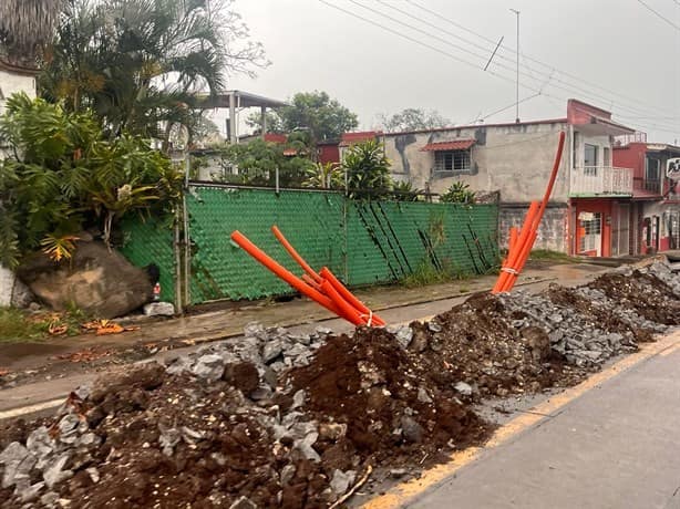 "En lo oscurito" destrozan carretera Coatepec-Las Trancas; acusan a Nestlé (+Video)