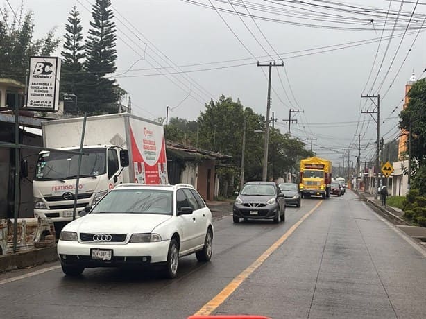 "En lo oscurito" destrozan carretera Coatepec-Las Trancas; acusan a Nestlé (+Video)
