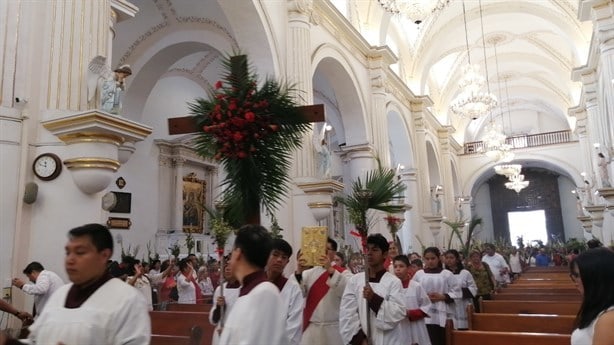 Miles de católicos celebran el Domingo de Ramos en Orizaba