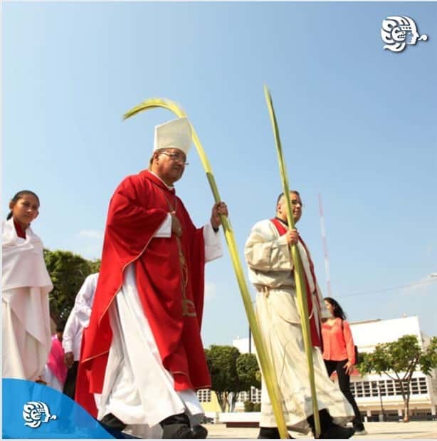 Católicos de Coatzacoalcos celebran Domingo de Ramos en catedral San José