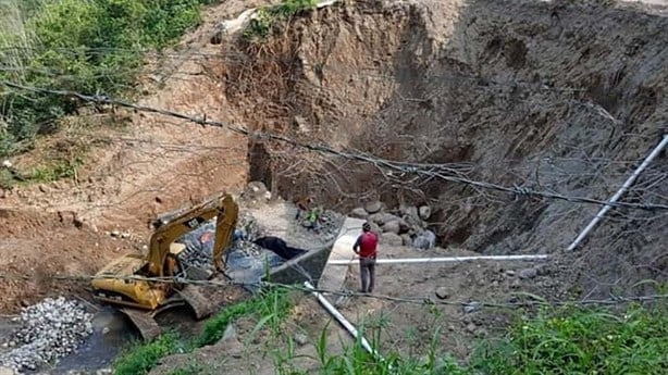 Trabajador muere sepultado por derrumbe en camino de Yecuatla