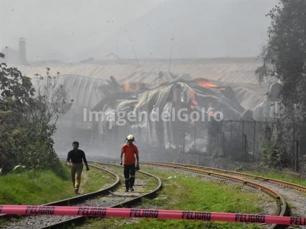 Se incendia la planta Paper Empaques Industriales en Ixtaczoquitlán