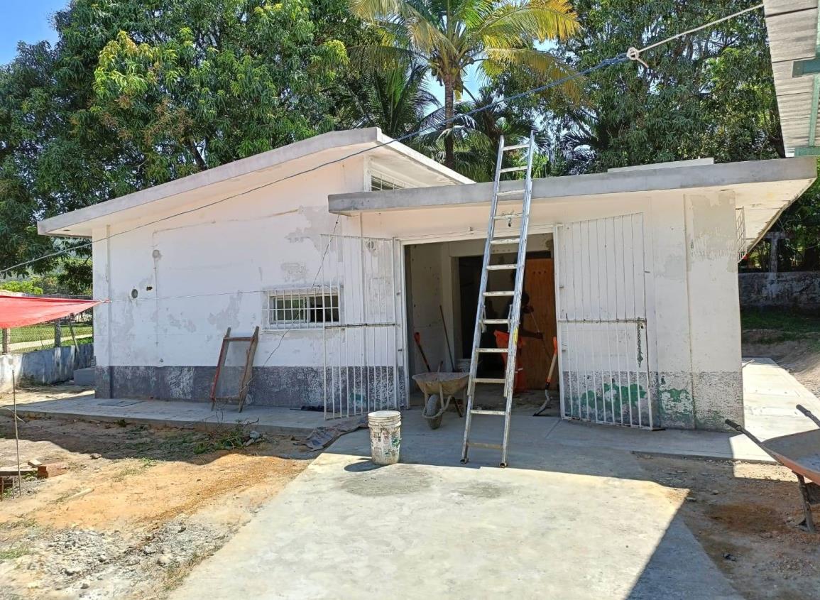Rehabilitan Centro de Salud de Acalapa II en Moloacán | VIDEO