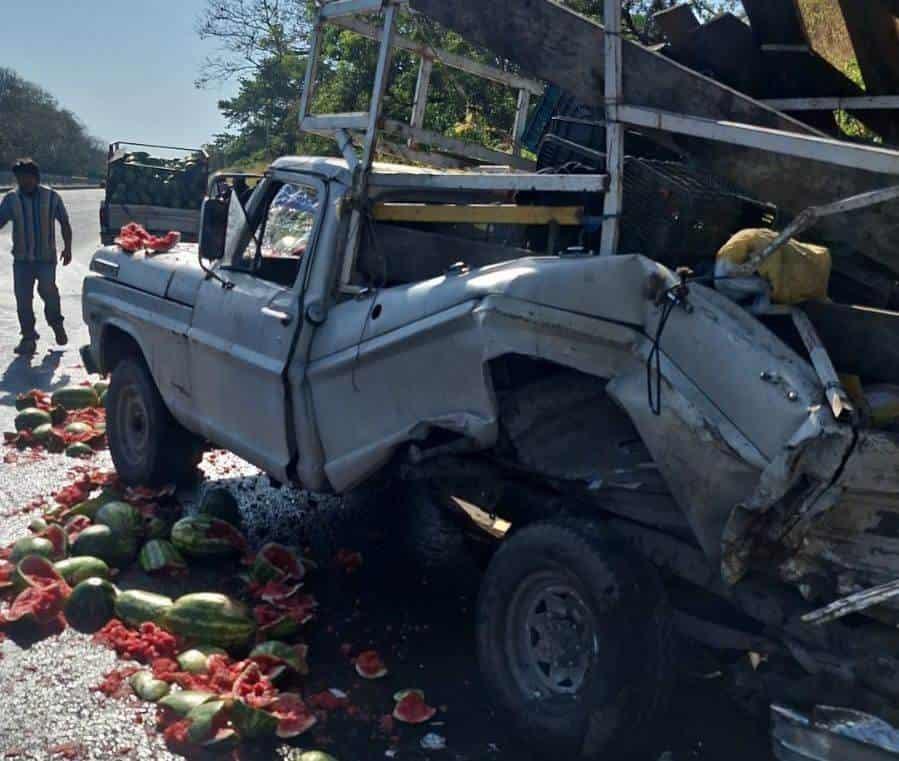 Choque múltiple en autopista de Acayucan deja un lesionado; presunto culpable quiso darse a la fuga VIDEO