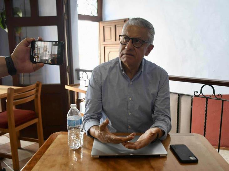 Ricardo Ahued cesa a cronista de Xalapa por acudir a evento de la oposición