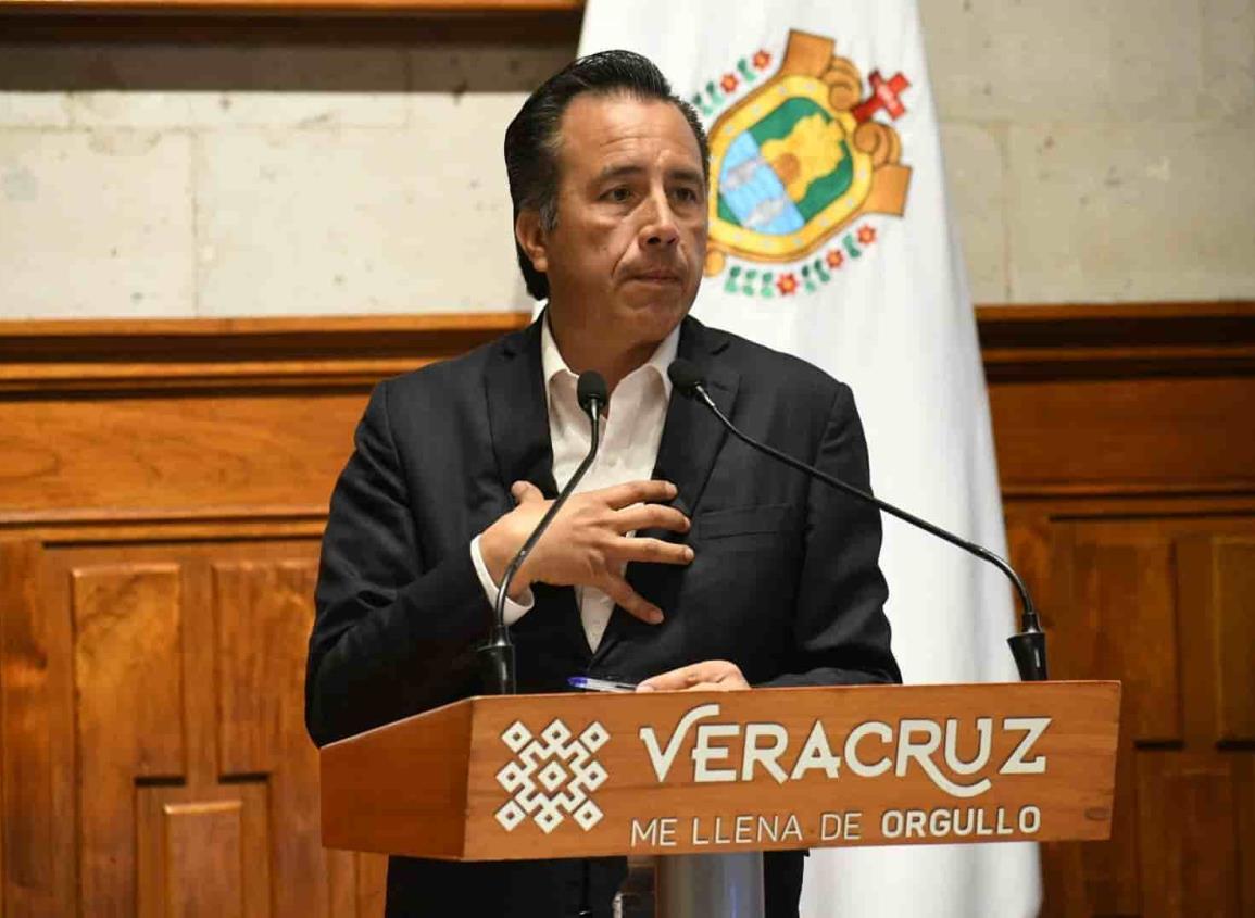 El gobernador Cuitláhuac García en la cumbre Tajín, mientras Veracruz arde en llamas