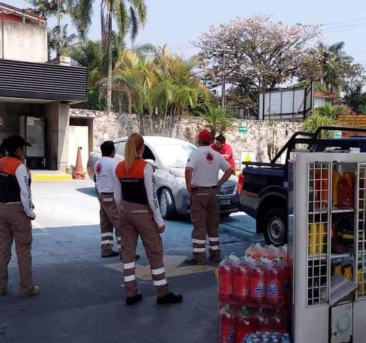 Incendio de automóvil causa alarma en gasolinera de Fortín