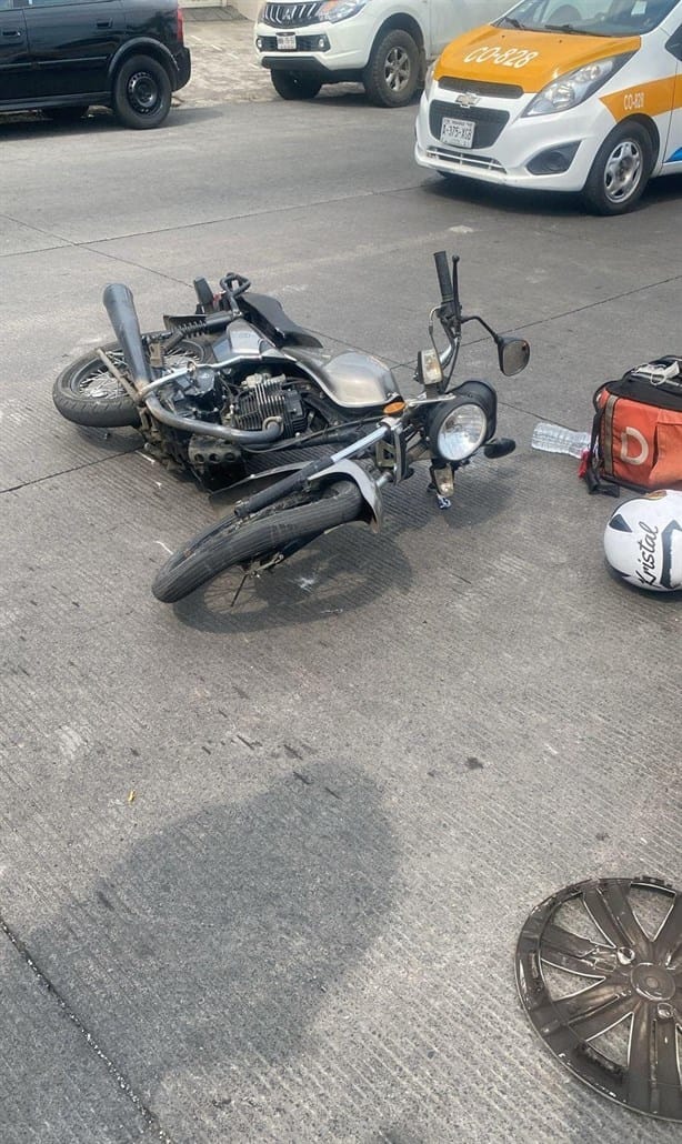 Auto impacta a motociclista en bulevar Córdoba-Fortín