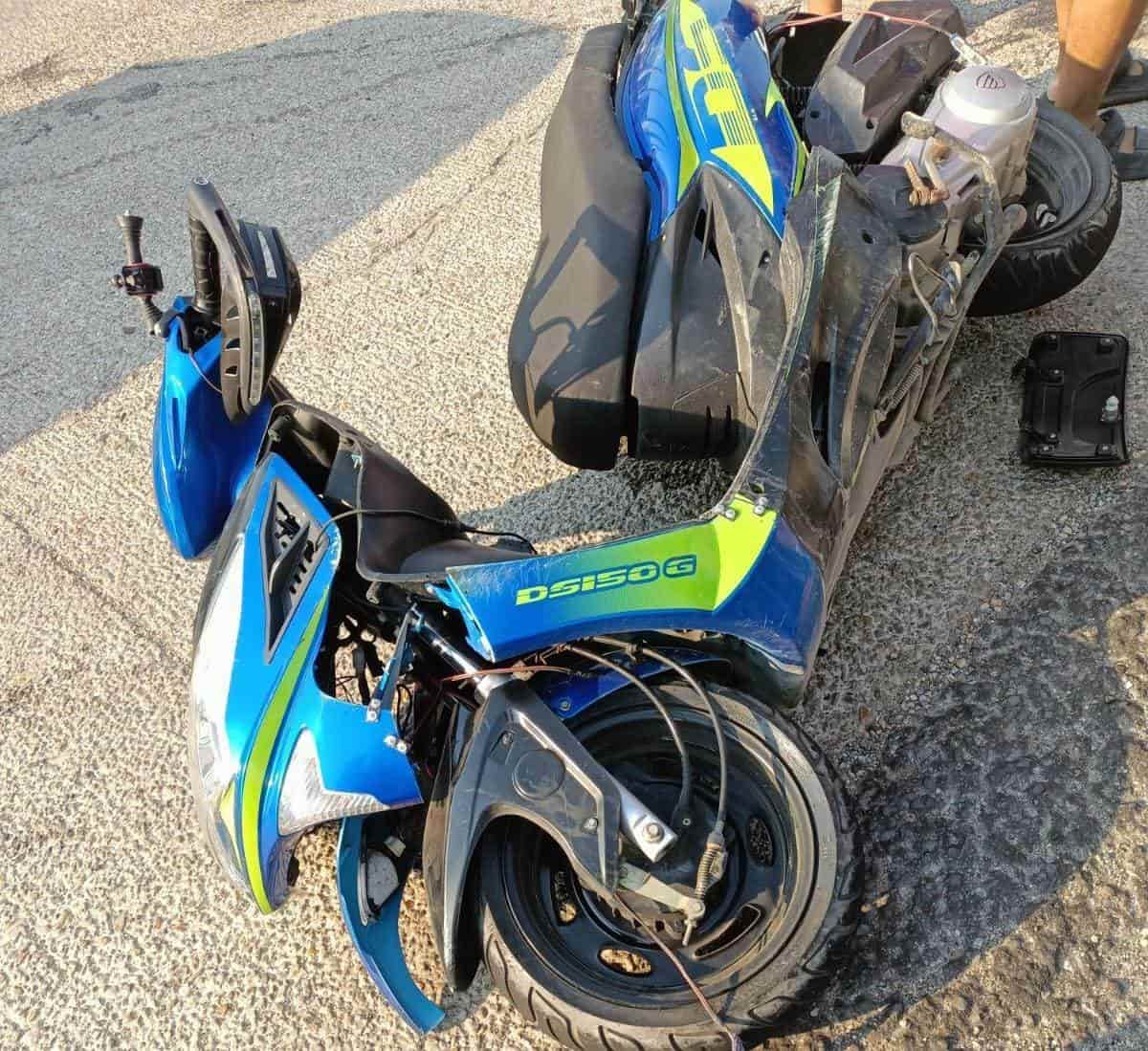 En Oteapan, menor resulta herido tras chocar de frente con otra moto