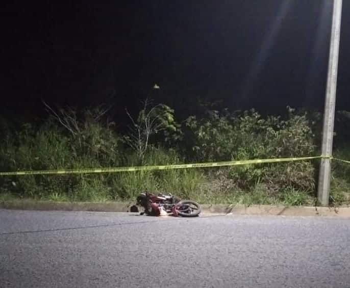 Motociclista derrapó y murió en la zona rural de Coatzacoalcos
