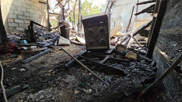 Tras discusión incendia la casa de su ex en Coatzintla; casi acaba con sus vecinos