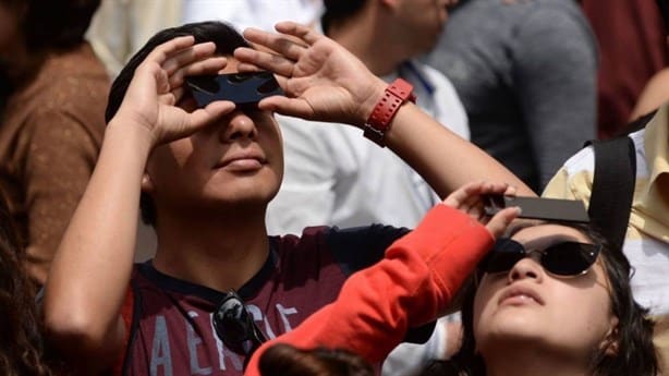 Eclipse solar 2024: ¿Cómo saber si los lentes para verlo son originales?