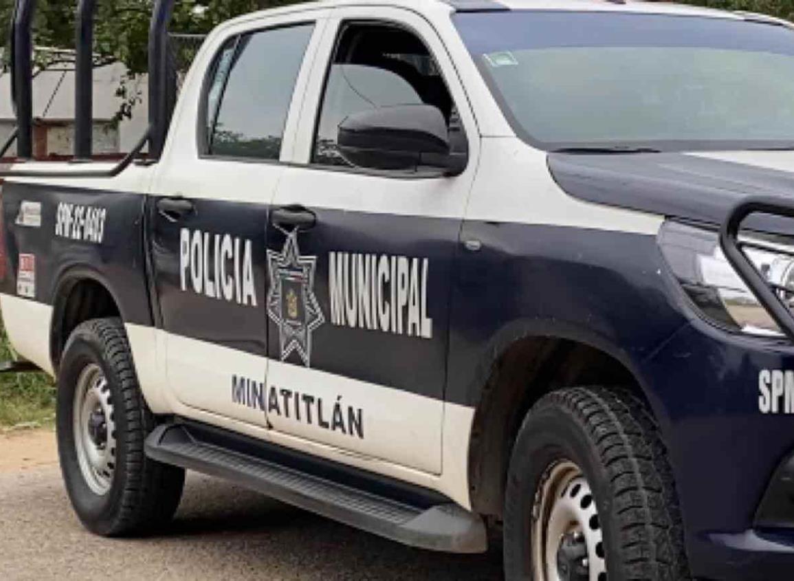 A punta de pistola lo despojan de su taxi en Minatitlán